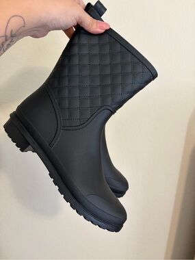 Quilted Black Rain Boots - Short Waterproof Boot